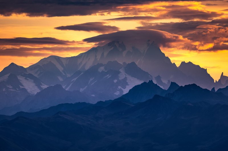 Le Mont-Blanc et son âne dans le couchant.