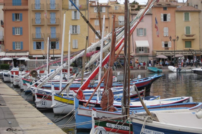 Bateaux de pêche sur le port de Saint-Tropez.
