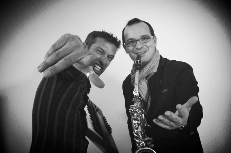 Duo saxophonistes.