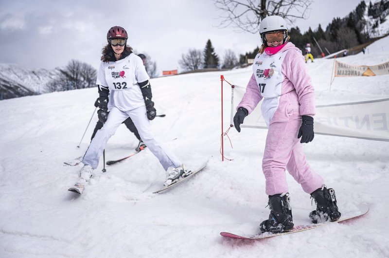 Skieuse et snowboardeuse Glisse en Cœur 2023.